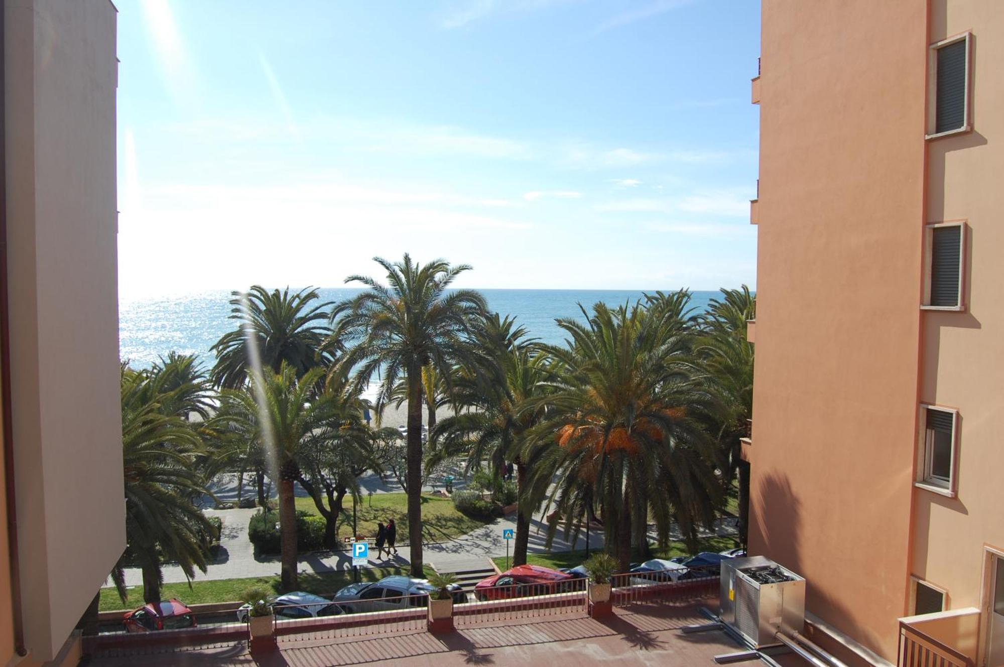 Grand Moroni Hotel 4*