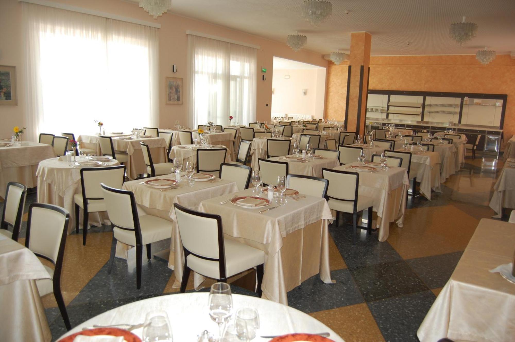 Hotel Grand Moroni 4*