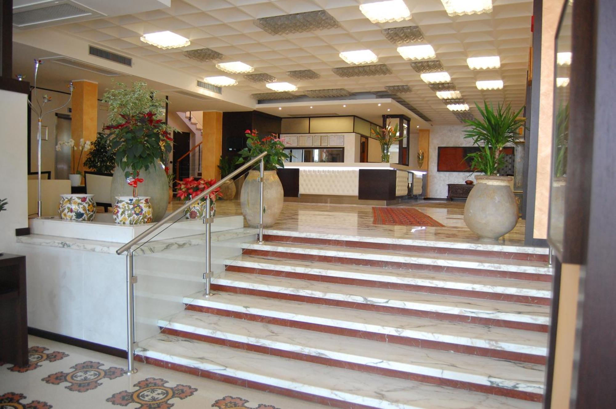 Hotel Grand Moroni 4*